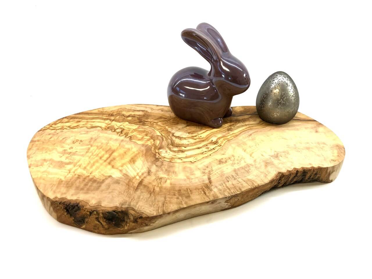 Frühstücksbrett aus Olivenholz mit Loch fürs Frühstücksei mit Dekoration