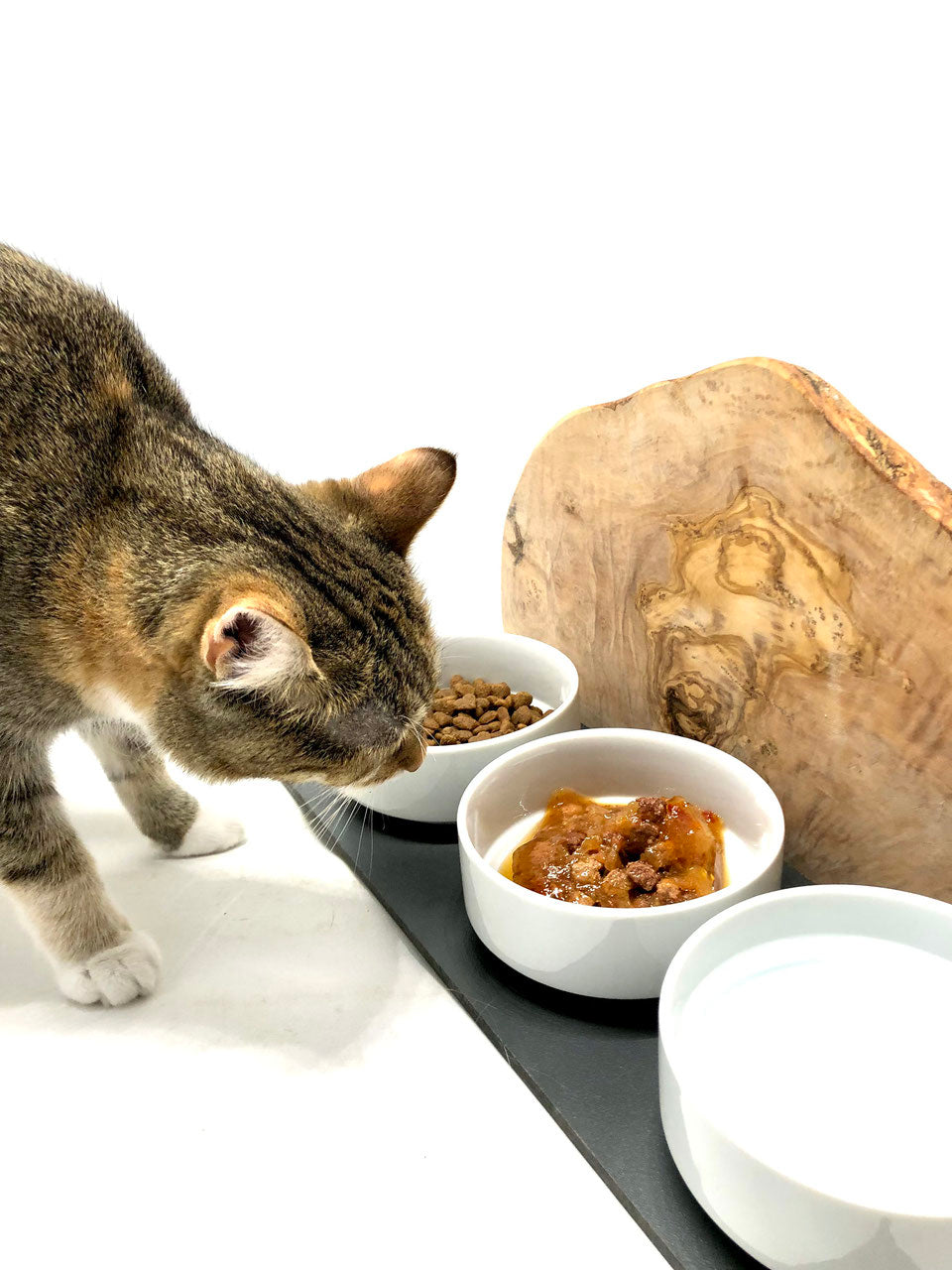 Feeding station "Cats only" Trio Mountain with porcelain bowls made of olive wood 3x400ml