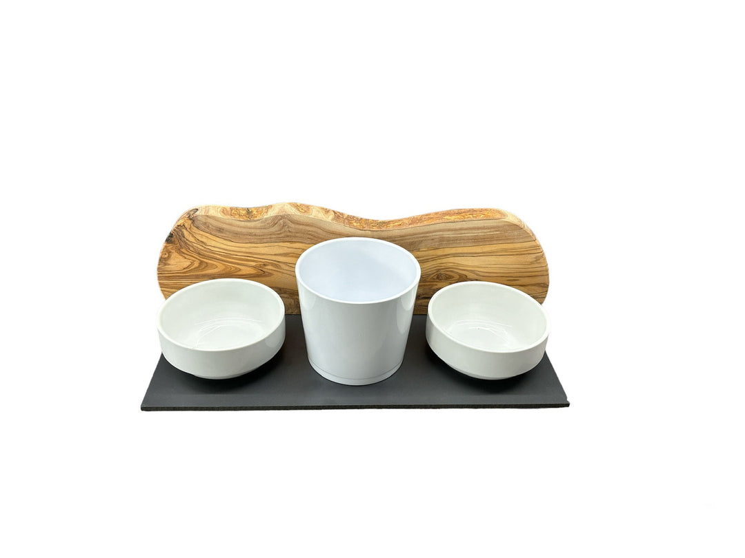 Futterstation MOUNTAIN – 2 Porzellannäpfe + Katzengras-Topf | Olivenholz & schwarze Designplatte