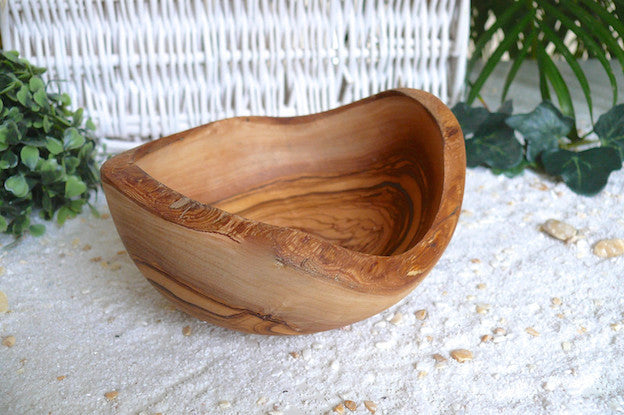 Runde und rustikale Knabberschale aus Olivenholz (14cm)