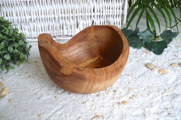 Runde und rustikale Knabberschale aus Olivenholz (14cm)