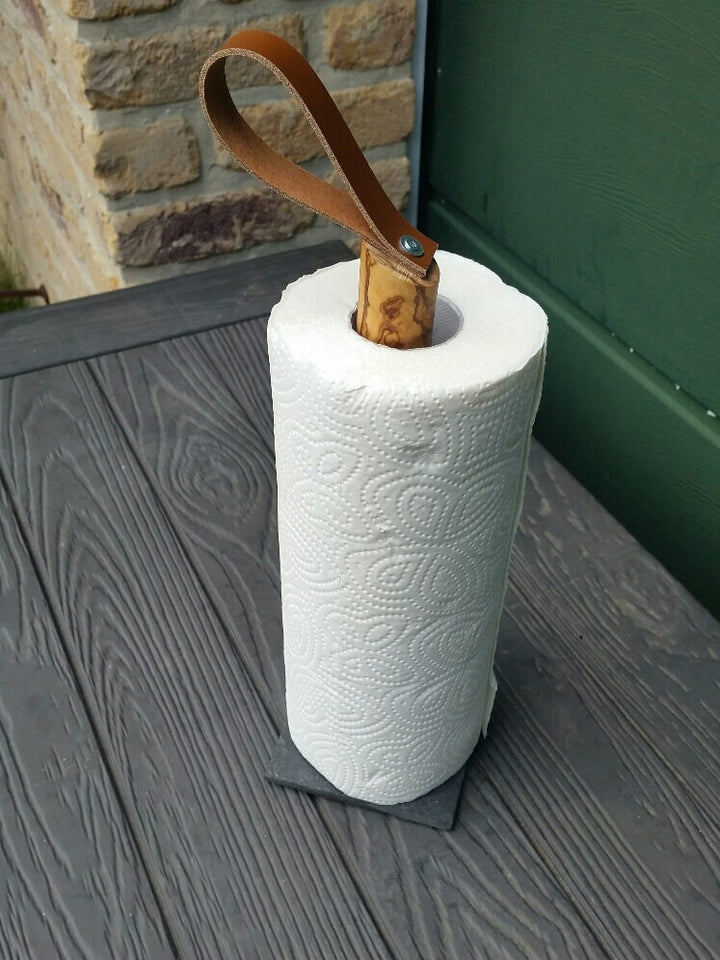 Küchenrollenhalter aus Olivenholz mit Lederschlaufe
