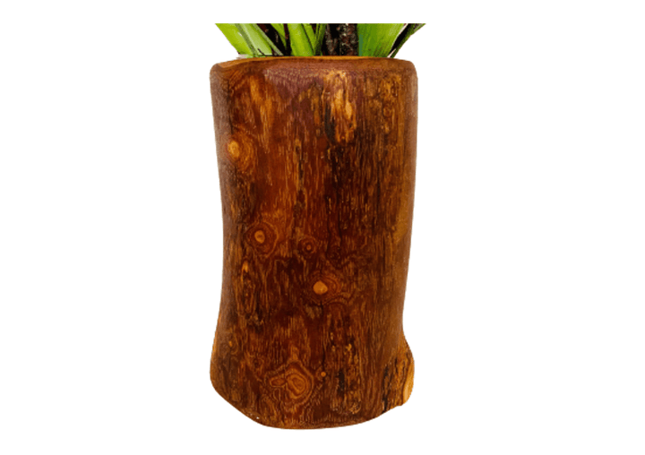 Rustikale Blumenvase aus Olivenholz mit Blumenstrauß