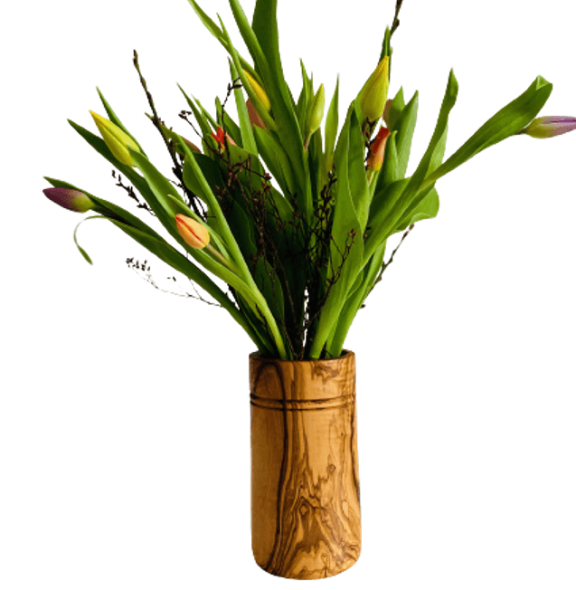 Schicke Blumenvase aus Olivenholz mit Blumenstrauß