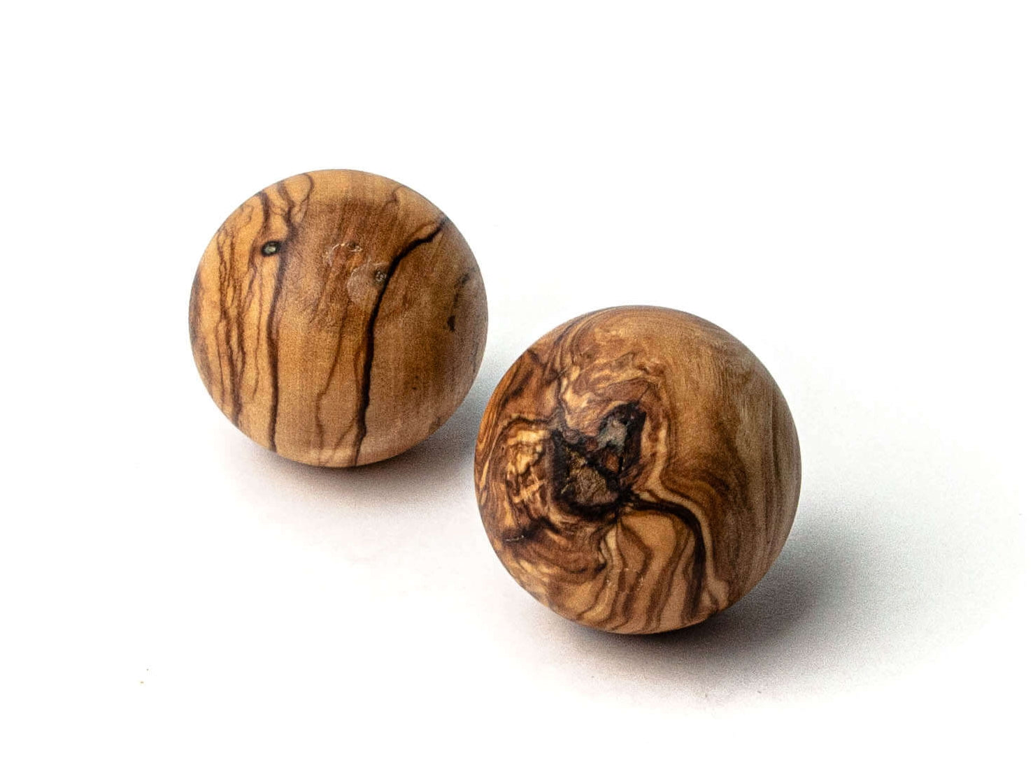 Zwei Qigong-Kugeln aus Olivenholz
